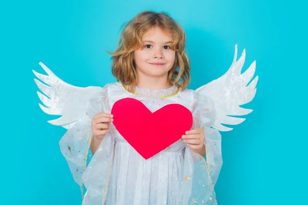 Engelenkind Met Hart Kind Engelenkostuum Een Jongen Met Engelenvleugels Geïsoleerde — Stockfoto