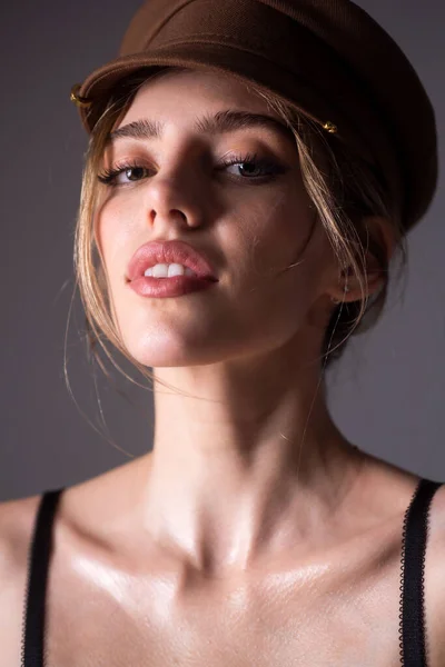 Retrato Mujer Belleza Estudio Hermosa Chica Con Piel Limpia Maquillaje — Foto de Stock