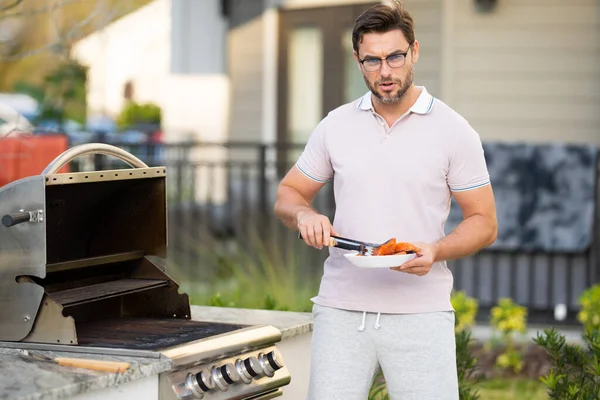 Man Barbecue Grill Male Cook Preparing Barbecue Outdoors Bbq Salmon — Stock Photo, Image