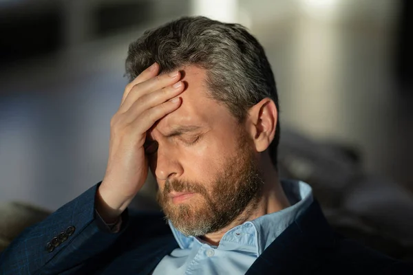 Müdigkeit Kopfschmerzen Und Augenbeschwerden Geschäftsmann Mit Stress Burnout Und Erschöpfung — Stockfoto