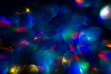 Bokeh 'in ışıldayan yıldızları arka planı kutlamak için kullanılıyor. Bokeh odaklı ışıkları olan soyut ışık arkaplanı. Sevgililer Günü, Parti, Noel geçmişi. Bulanık ışık. Parıldayan ışıklar