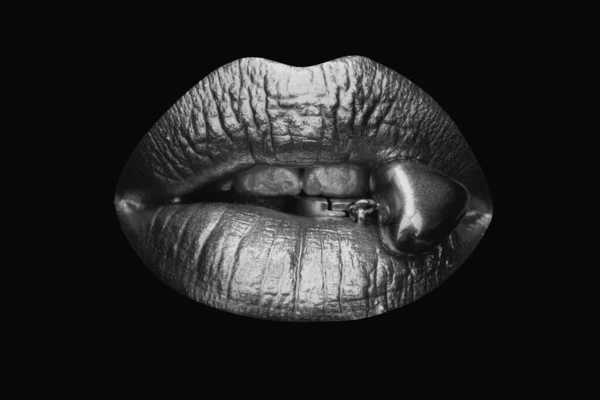 Kobiece Złote Usta Odizolowane Kobieta Zmysłowe Złote Usta Kreatywny Błyszczyk — Zdjęcie stockowe