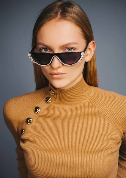 Fashion Sunglasses Young Woman Face Close Beautiful Girl — Stok Foto