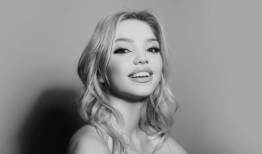 Cilt bakım kozmetiği. Doğal makyajcı kız. Güzel bir kadının portresi. Güzellik bakımı