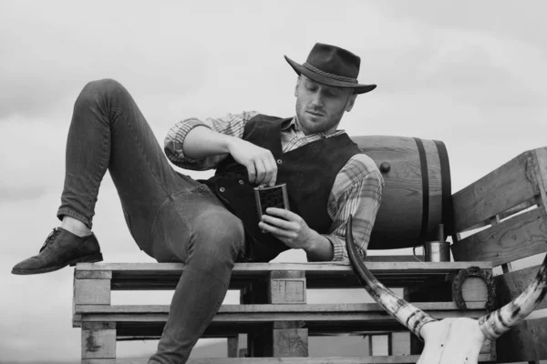 Cowboy Agricultor Usar Chapéu Vida Ocidental Retrato Masculino Campo Americano — Fotografia de Stock