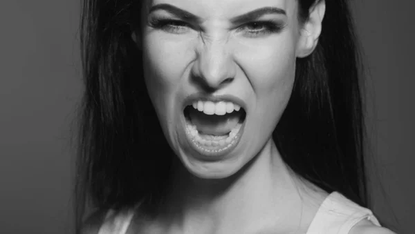 Kızgın Kadın Üzgün Kız Çığlık Nefret Öfke Düşünceli Kadın Öfkeli — Stok fotoğraf