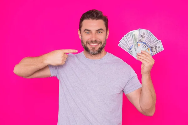 현금을 지폐를 남자의 초상화 온라인 달러화 저축을 지적하는 — 스톡 사진