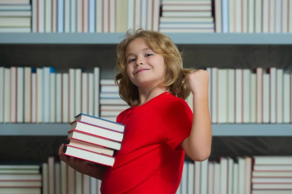 Erfolgreiches Schulkind Schüler Lesen Der Schule Bücher Kind Macht Hausaufgaben — Stockfoto