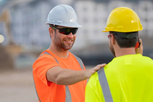 Two Builders Hard Hat Busy Working Construction Project Site Builders — Stock Photo, Image