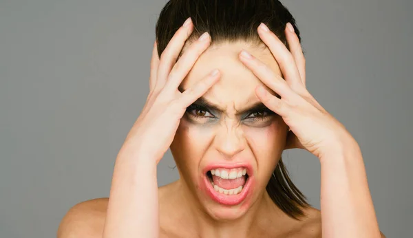 Smutna Wściekła Twarz Emocjonalna Wściekła Kobieta Zdenerwowana Dziewczyna Krzyki Nienawiść — Zdjęcie stockowe