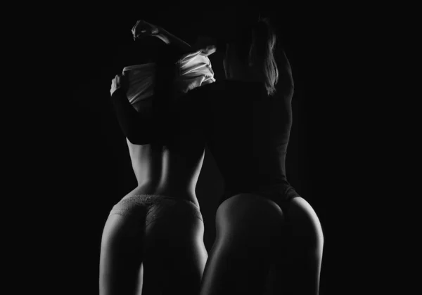 Figura Sexy Duas Mulheres Sensuais Fundo Preto Vista Traseira Casal — Fotografia de Stock