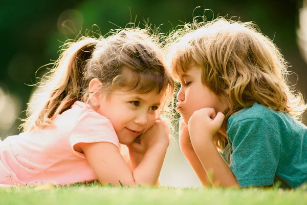 Two Little Children Hug Kiss Each Other Summer Garden Kids — Foto Stock