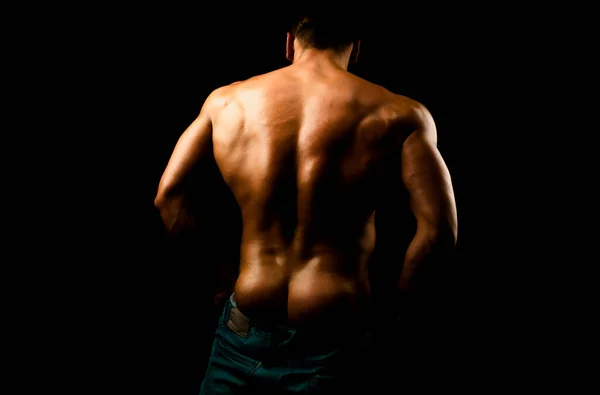 남자의 도발적 근육이 마델에 토르소 운동화를 다닌다 감각적 엉덩이 — 스톡 사진