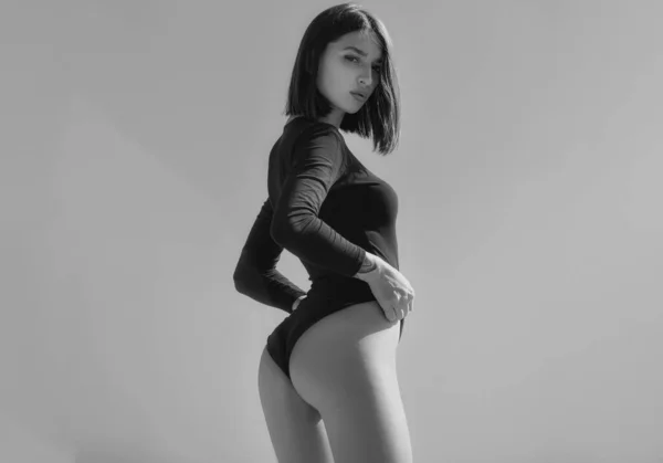 Perfekt Kvinnlig Kropp Sexiga Underkläder Ung Kvinna Poserar Sexig Tjej — Stockfoto