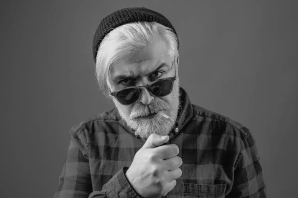 Человек Бородой Очках Чувствует Себя Уверенно Крупный План Портрета Красивого — стоковое фото