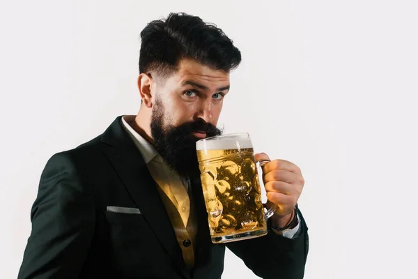 Porträt Eines Gutaussehenden Bärtigen Mannes Der Ein Craft Beer Probiert — Stockfoto