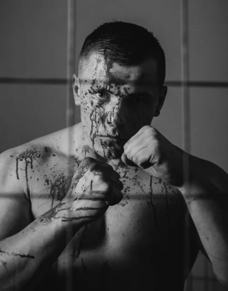 Bodybuilder Nackter Oberkörper Beschmutzte Blut Gefängnis Für Monster Psycho Wahnsinniger — Stockfoto
