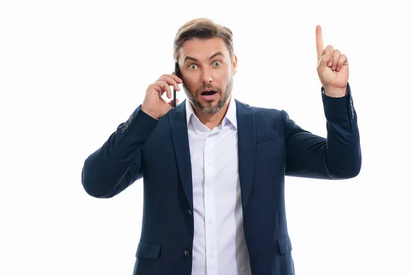Muotokuva Yllättynyt Liikemies Puku Matkapuhelimella Valkoihoinen Mies Joka Käyttää Älypuhelinta — kuvapankkivalokuva