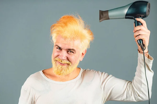 Handsome Redhead Man Long Hair Dries His Hair Hairdryer Blonde — Stock Photo, Image