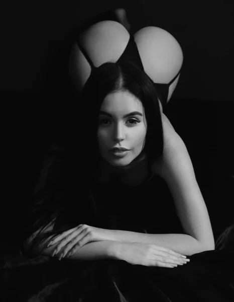 Dişi Seksi Kalçalar Çıplak Poz Veren Kadın Erotik Çamaşırlı Çıplak — Stok fotoğraf