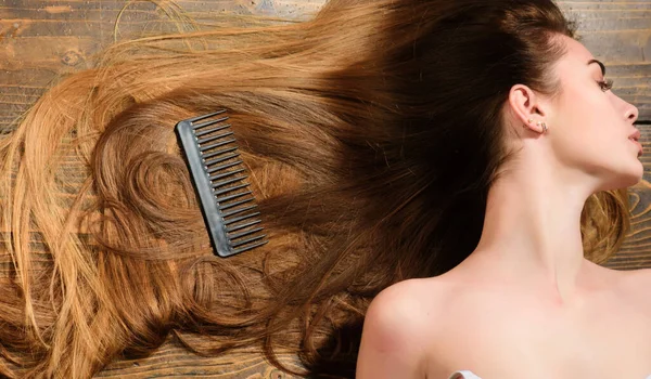 健康头发和美的概念 妇女的长发质感背景特写 — 图库照片