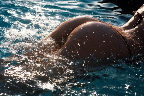 Sexy Curves Girl Butt Bikini Pool Sexy Buttocks Young Woman — Foto de Stock