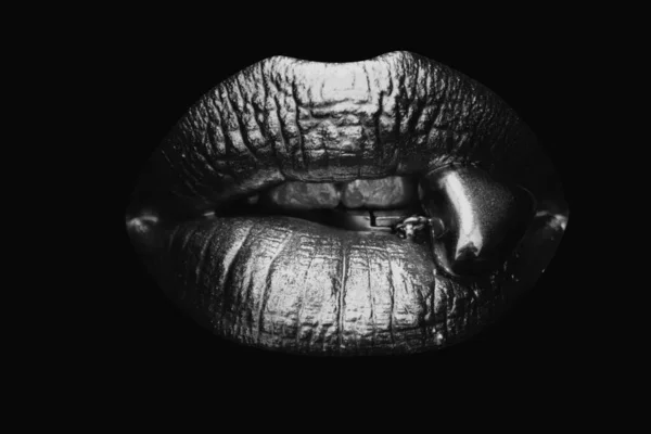 Gold Sexy Female Lips Beautiful Lips Beauty Golden Woman Mouth — Stockfoto