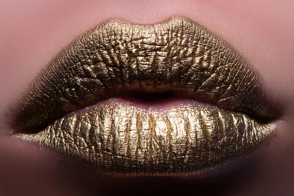 Seksowne Usta Zbliżenie Sexy Piękne Kobieta Złote Usta Odizolowane Złota — Zdjęcie stockowe
