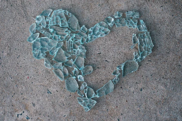 Parçalanmış Aşk Konsepti Kırık Kalp Camdan Yapılmış Kalp Parçası Olmayan — Stok fotoğraf