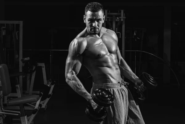 Sportieve Levensstijl Mannelijke Kale Romp Fitnesstraining Met Halters Gym Training — Stockfoto