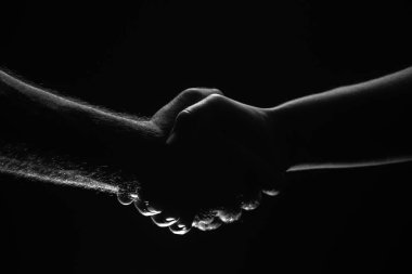 İki ortak arasındaki el sıkışma, anlaştık. Erkek el kurtarma. Dostça tokalaşma, dostça selamlaşma, arkadaşlık. Kurtarma, el hareketlerine yardım etme. Yardım eli.