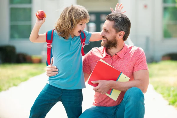 Father Walking Son School Father Leads Little Child School Boy — Stock Photo, Image