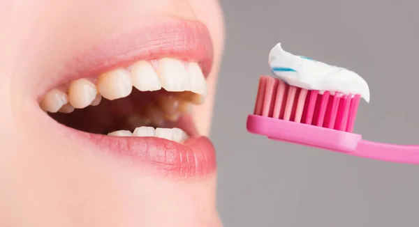 Cuidado Dental Mujer Con Cepillo Dientes Cerca Salud Dental —  Fotos de Stock