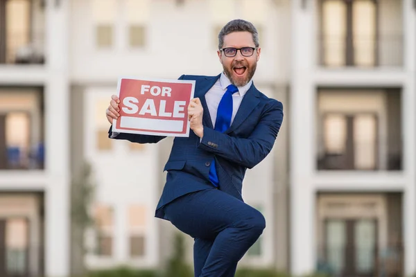 Hus Till Salu Roligt Konstigt Fastighetsköp Och Försäljning Koncept Fastighetstjänster — Stockfoto