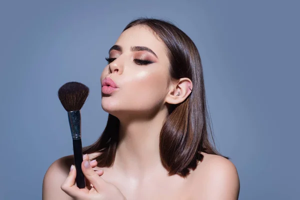 Studio Portrait Woman Applying Cosmetic Tonal Foundation Face Using Makeup — 图库照片