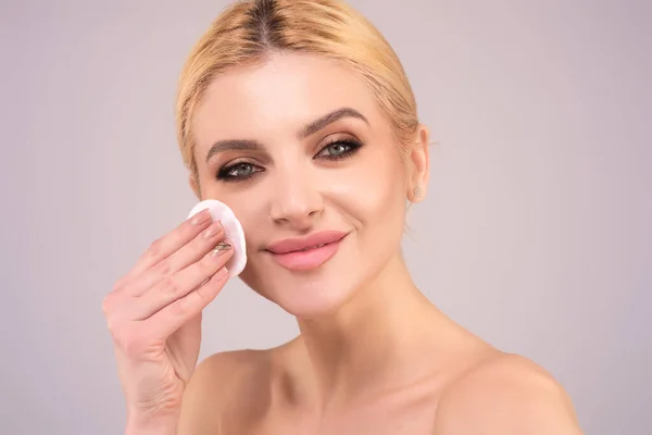 Woman Removing Makeup Holds Cotton Pads Cleansing Treatment Care Skin —  Fotos de Stock