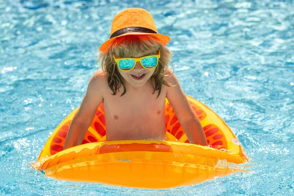 Child Pool Summer Day Children Playing Swimming Pool Kids Holidays — Stock Photo, Image