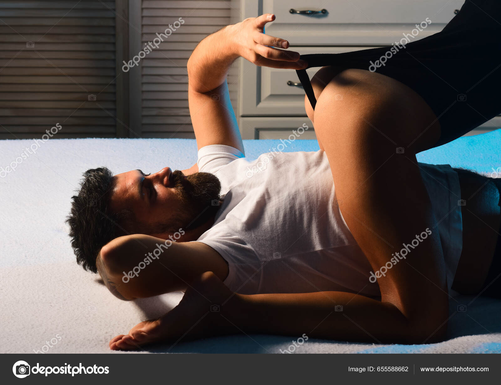 Xotinim dostlarim bilan jinsiy aloqa qilishni yaxshi koradi