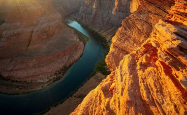 Büyük Kanyon. Seyahat ve macera konsepti. Colorado nehri macera mekanında