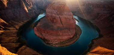 Grand Canyon Ulusal Parkı 'ndaki Horseshoe Virajı' ndaki manzara. Panoramik At Nalı Kıvrımı. Büyük Kanyon, Glen Kanyonu, Arizona