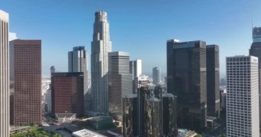 Los Angeles şehir merkezindeki hava manzarası. Amerika 'da şehir, Amerika' da seyahat. 4k İHA