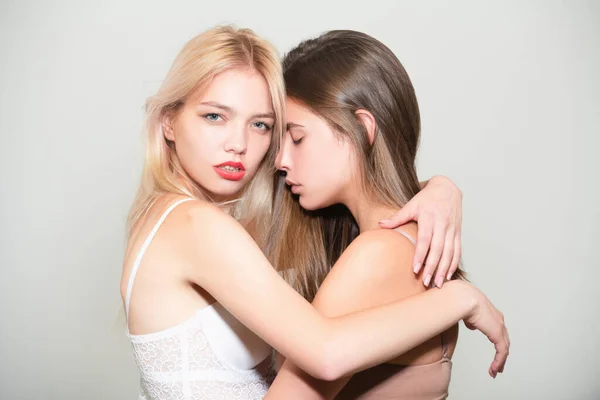 Novia Abrazándose Chicas Abrazándose Mujer Joven Ternura Sexy Modelos Femeninos —  Fotos de Stock