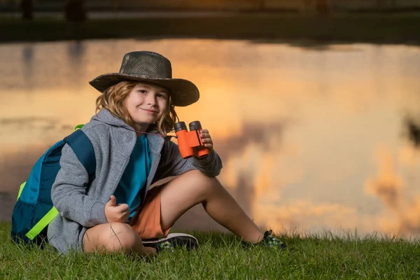 Traveler Tourist Kid Scout Boy Wearing Explorer Hat Backpack Outdoor — Stock Photo, Image