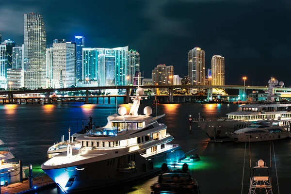 Yacht Boat Next Miami Downtown Miami Skyline — Stock Photo, Image