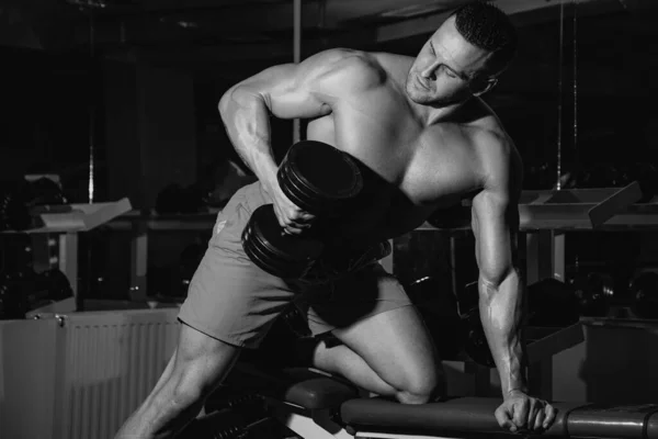 Sport Man Doing Biceps Lifting Gym Portrait Athletic Man Dumbbells — Foto de Stock