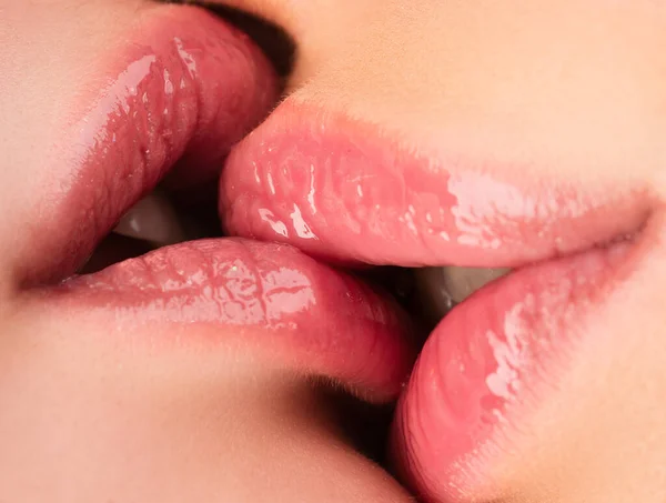 Lesbische Paar Kus Lips Sensuele Lesbiennes Sexy Mond — Stockfoto