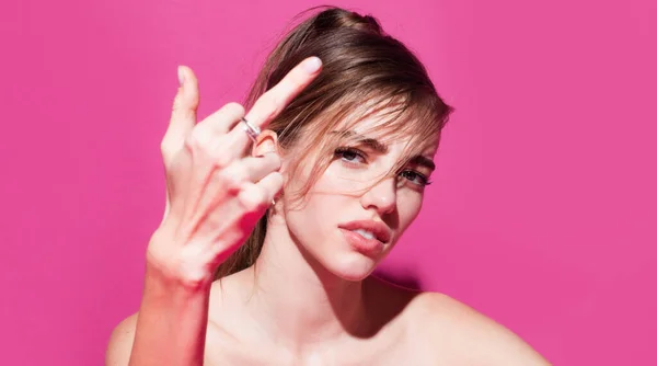Fashion Glamor Swag Young Woman Model Show Middle Finger Fuck — Stockfoto
