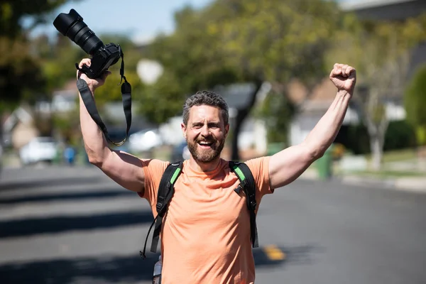 Man Excited Photographer Large Professional Camera Portrait Photographer Camera Outdoor — Stok fotoğraf