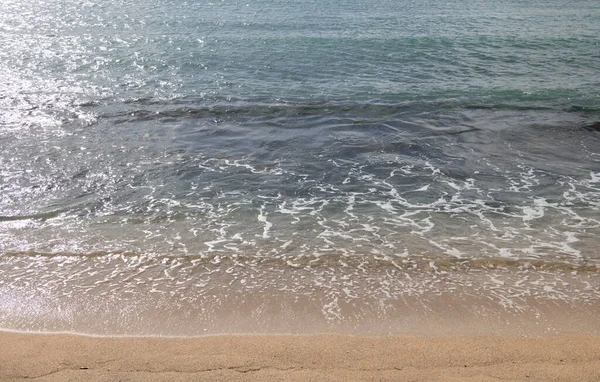 暑假期间带海沙的热带海滩 — 图库照片