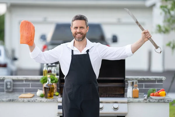 Male Chef Cook Apron Grilling Barbequing Salmon Fish Garden Handsome — Stock Photo, Image